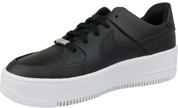 Nike bateliai