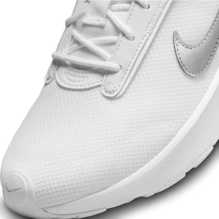 Nike bateliai