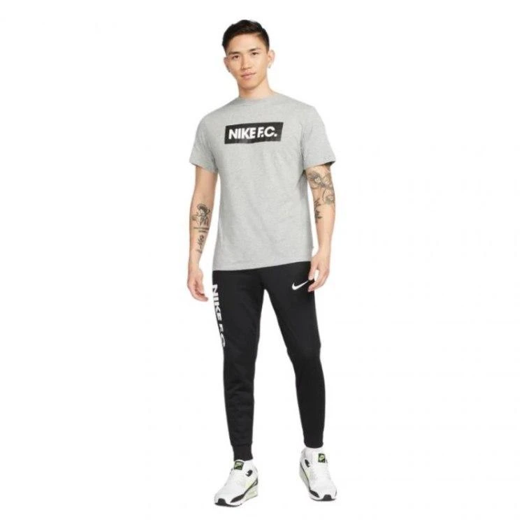 Nike kelnės