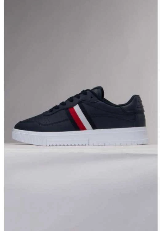 Tommy Hilfiger bateliai
