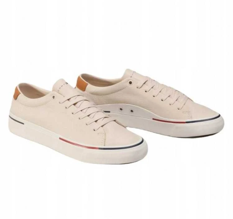Tommy Hilfiger bateliai
