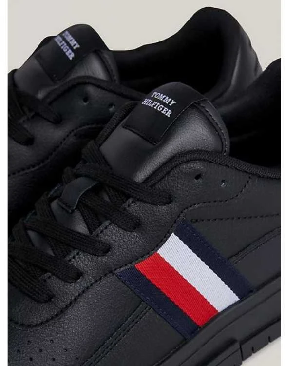 Tommy Hilfiger bateliai