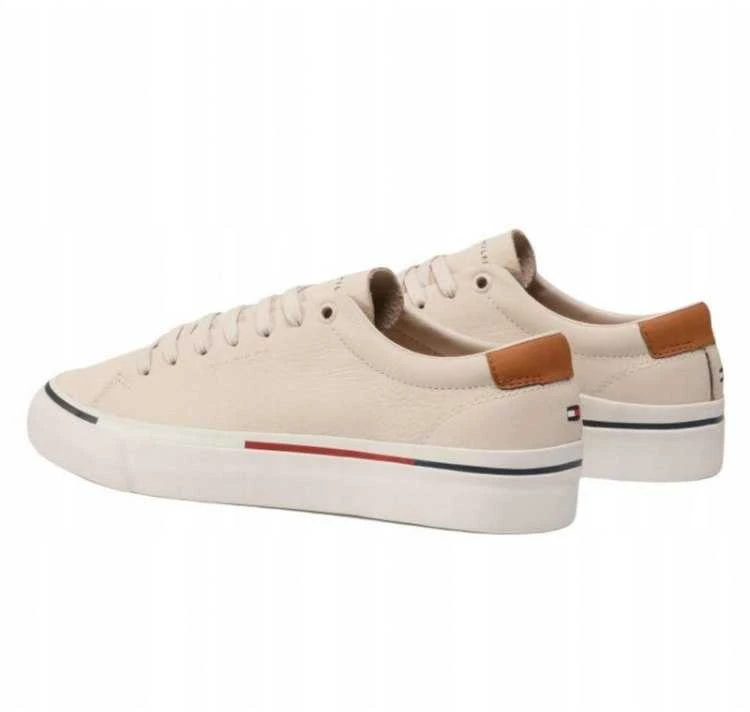Tommy Hilfiger bateliai