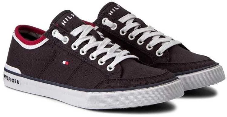 Tommy Hilfiger bateliai