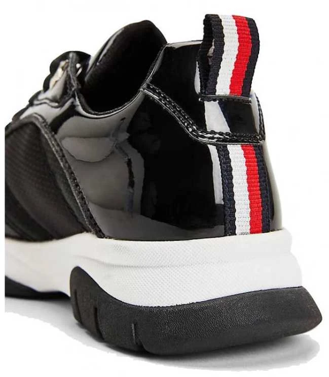 Tommy Hilfiger bateliai