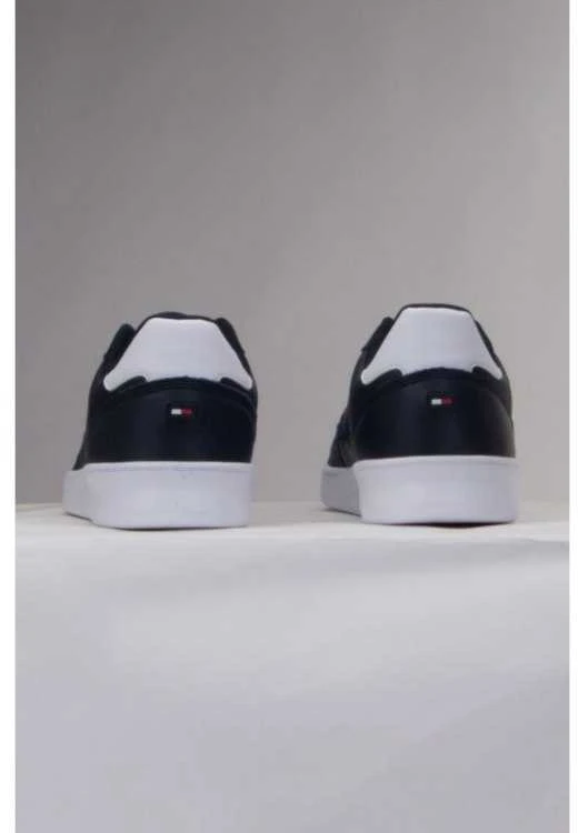 Tommy Hilfiger bateliai