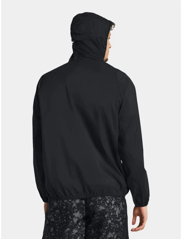 Under Armour striukė