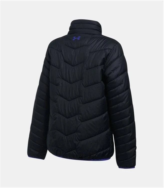 Vaik. Under Armour striukė