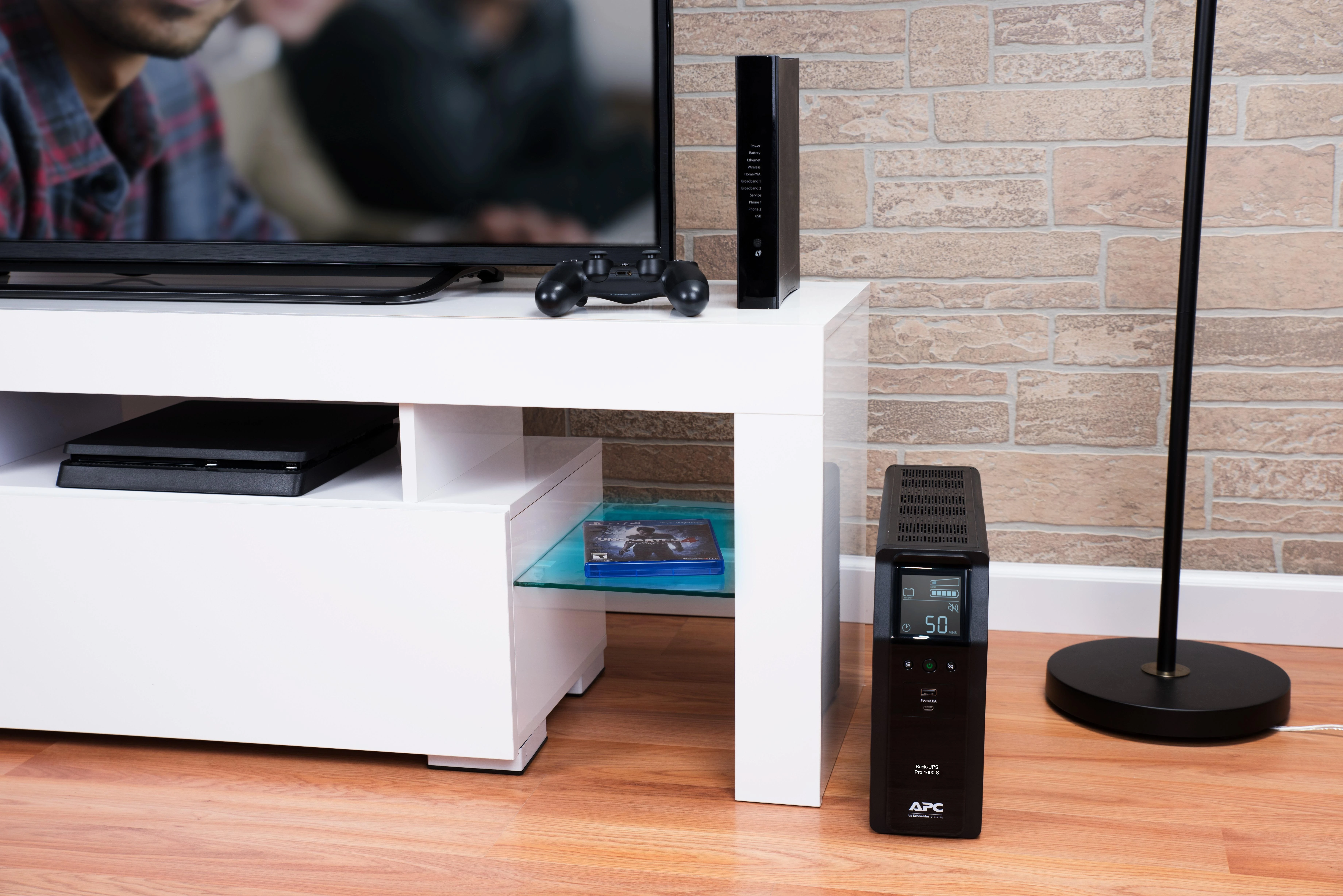 APC BACK UPS PRO BR 1600VA, SINEWAVE, 8 OUTLETS, AVR, LCD SĄSAJA