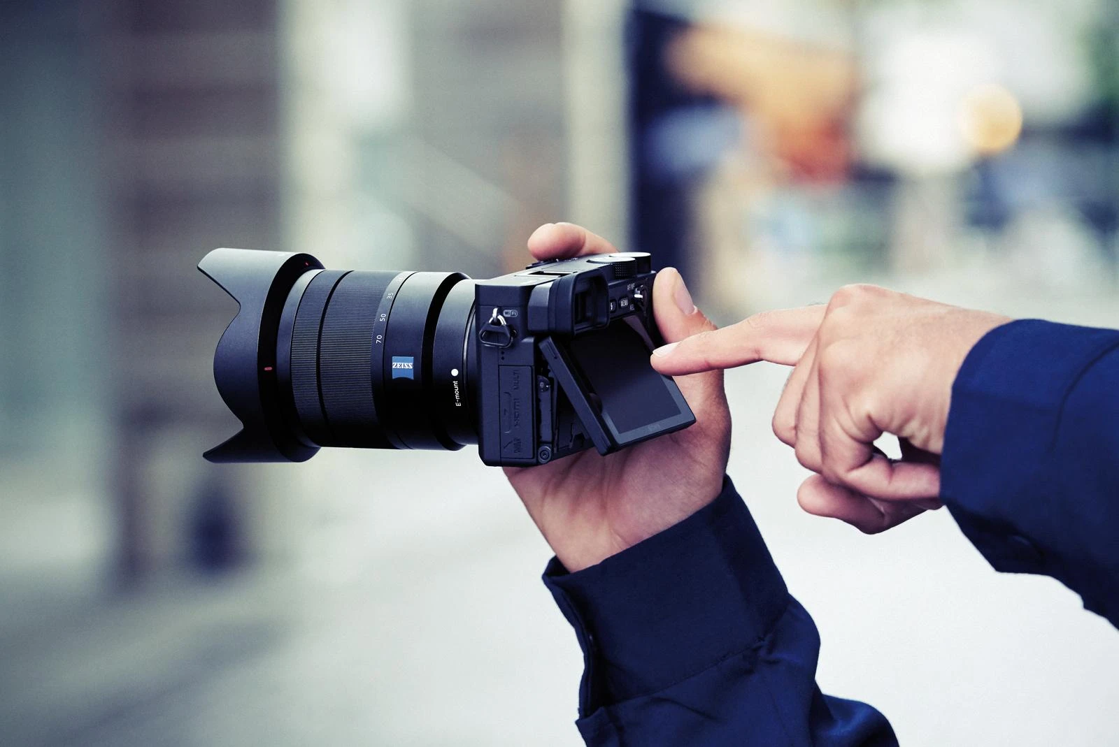 Sony α 6400 + SEL18135 MILC 24,2 MP CMOS 6000 x 4000 pikseliai Juoda