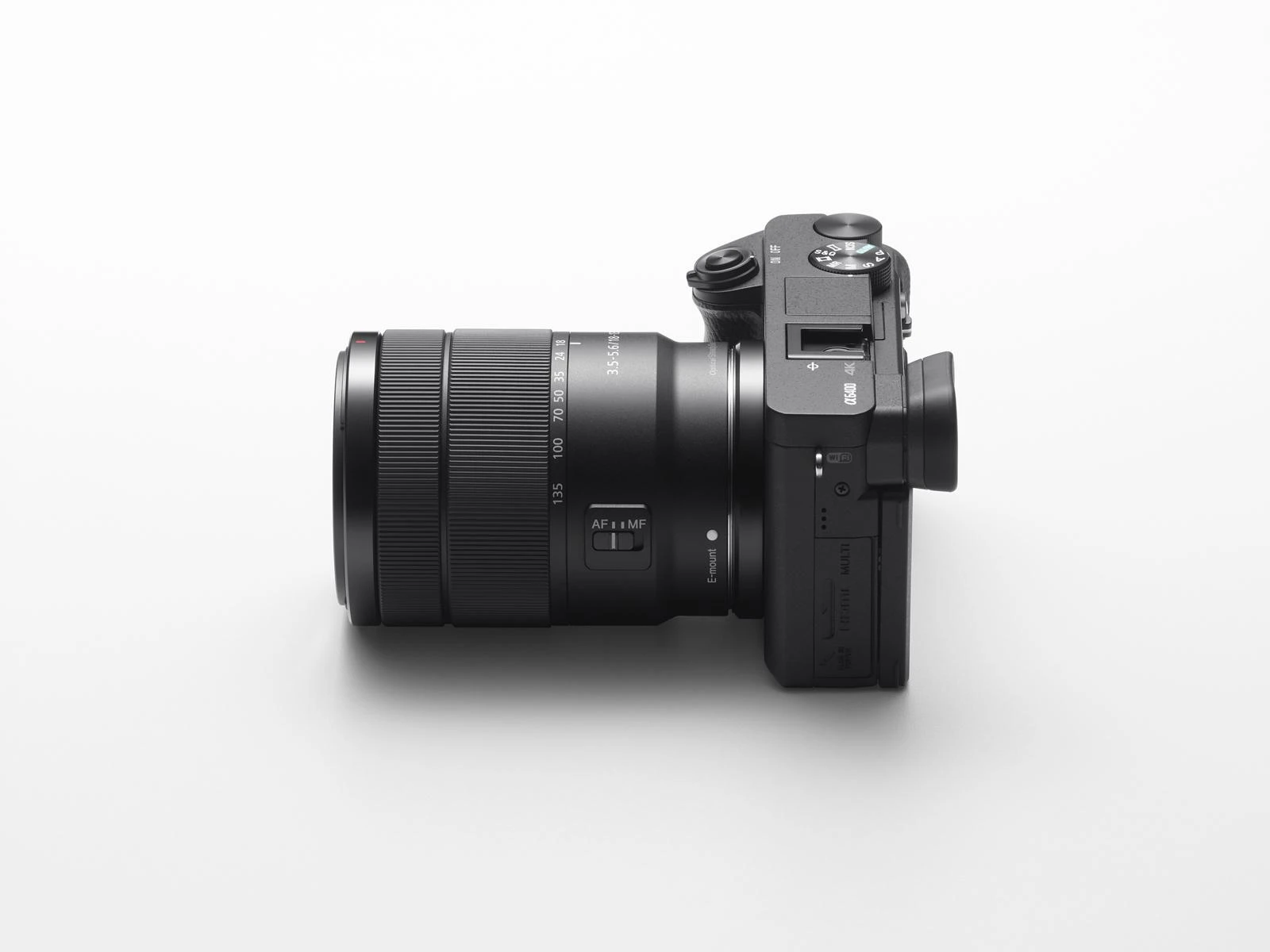 Sony α 6400 + SEL18135 MILC 24,2 MP CMOS 6000 x 4000 pikseliai Juoda