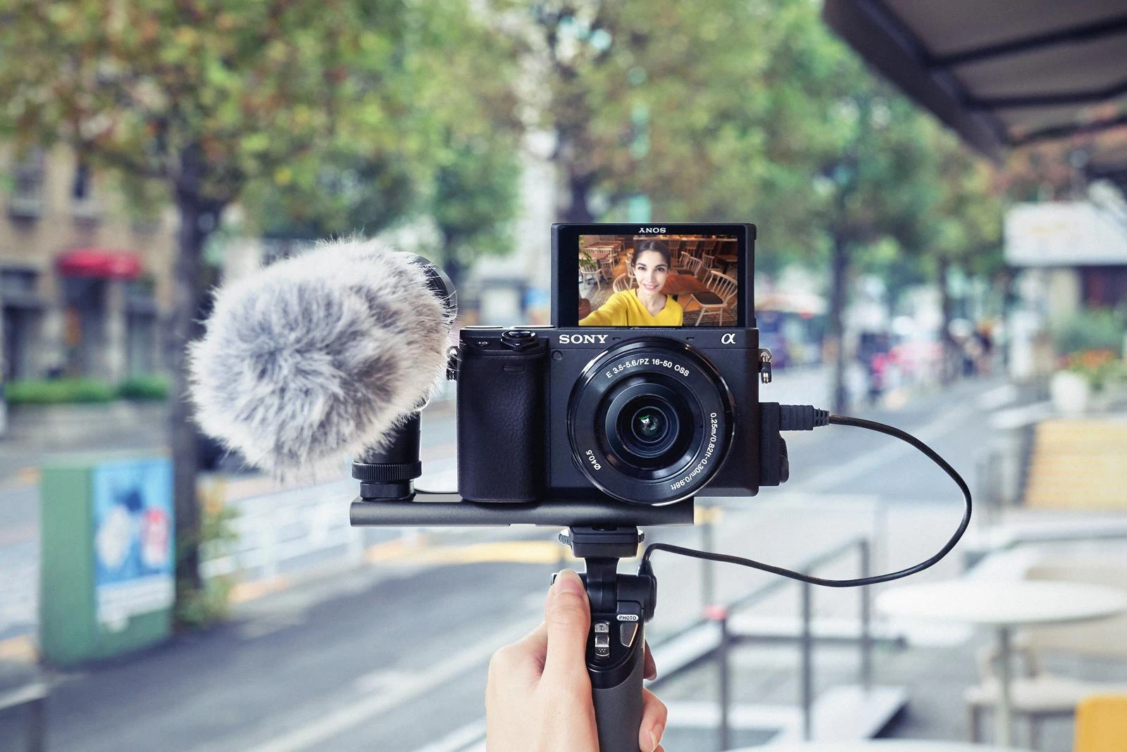 Sony α 6400 + SELP1650 MILC 24,2 MP CMOS 6000 x 4000 pikseliai Juoda