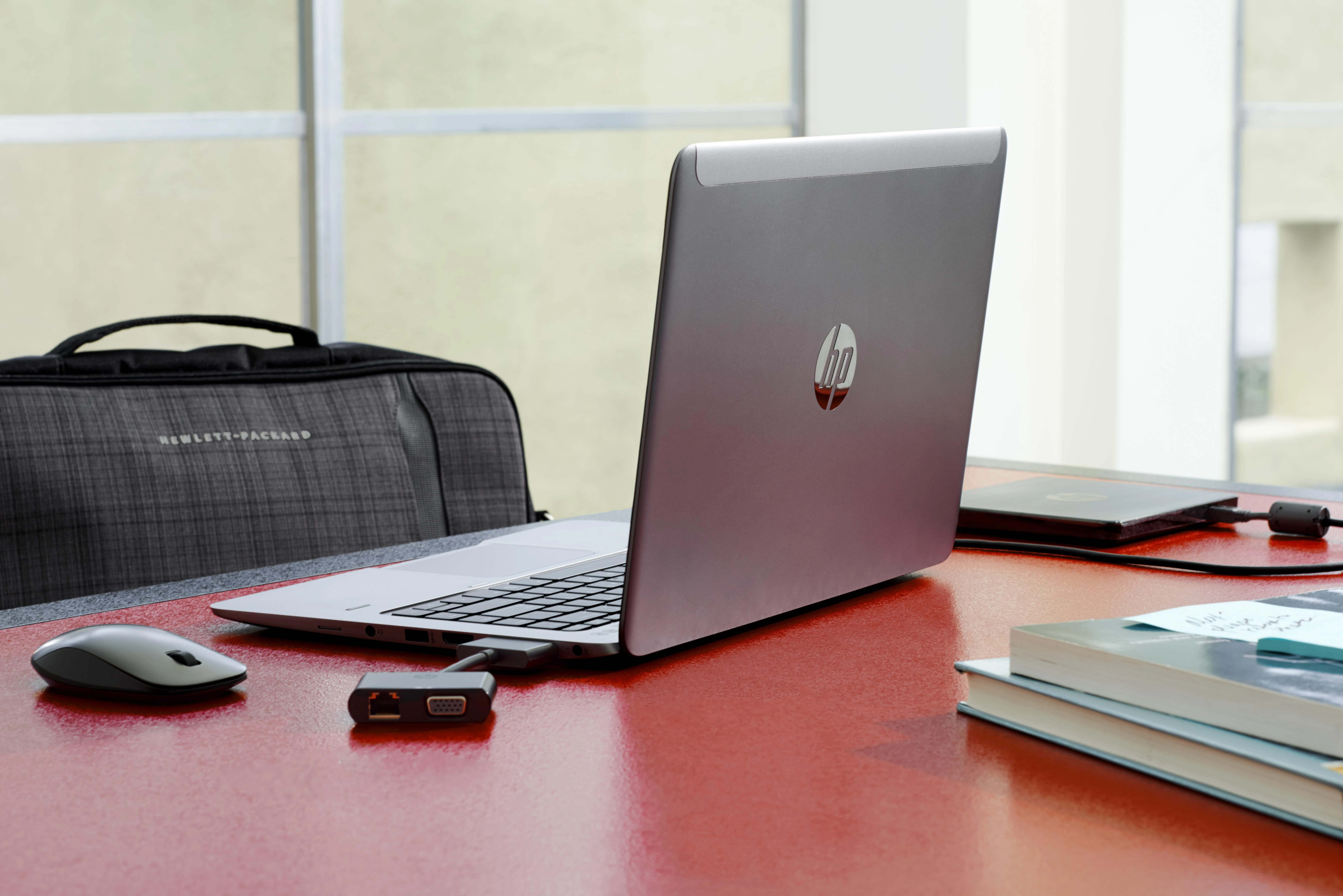 Kietasis diskas Hewlett Packard (HP) HP USB išorinis nešiojamas plonas CD/DVD RW (rašymo/skaitymo) įrenginys – Juodas