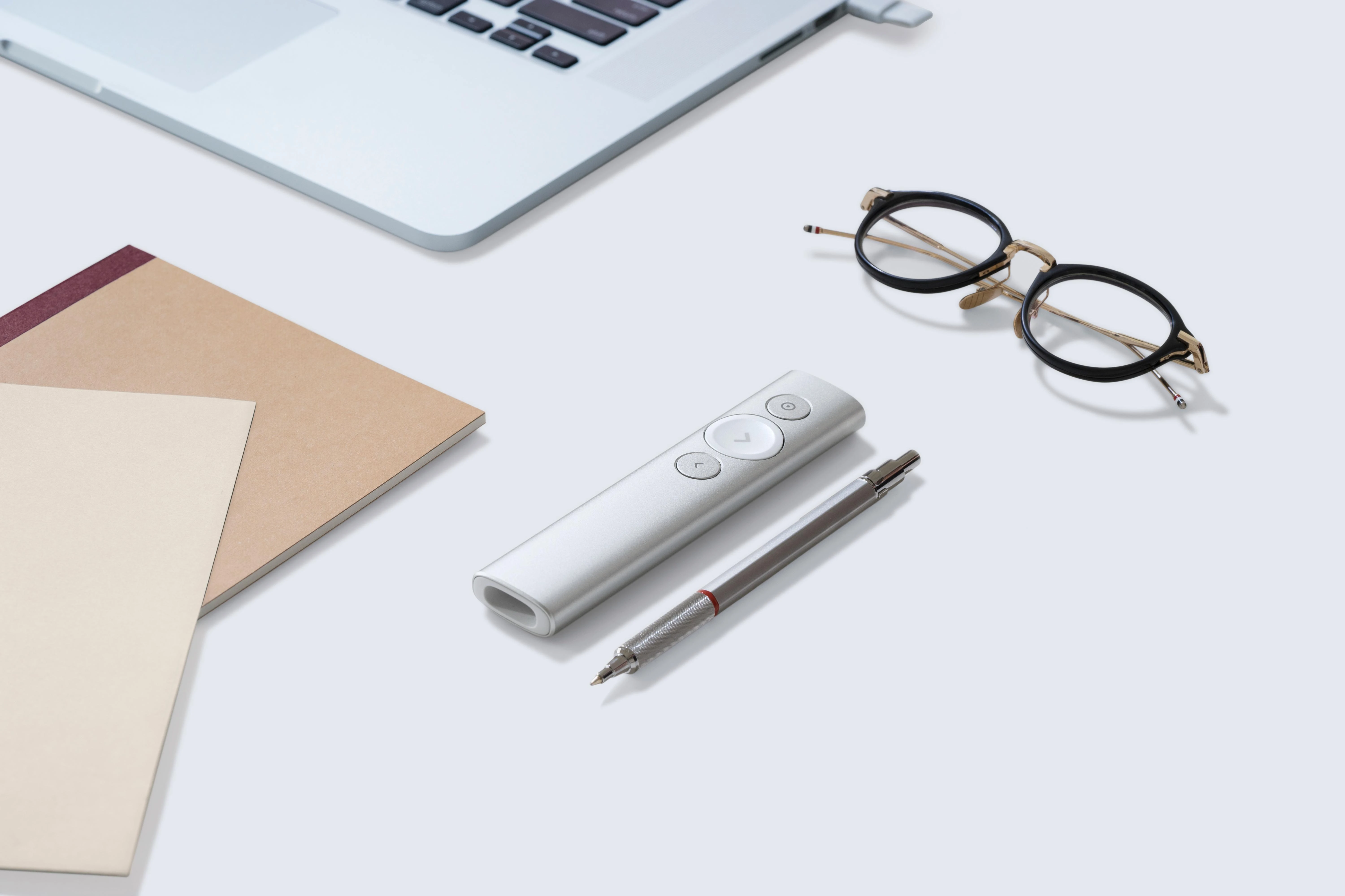 LOGITECH Spotlight Plus Presentation nuotolinio valdymo pultas su 3 mygtukais