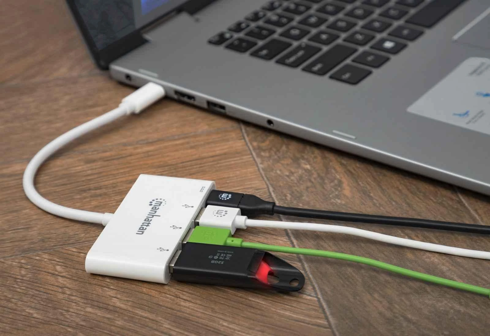 Manhattan USB-C šakotuvas su prijungtais laidais