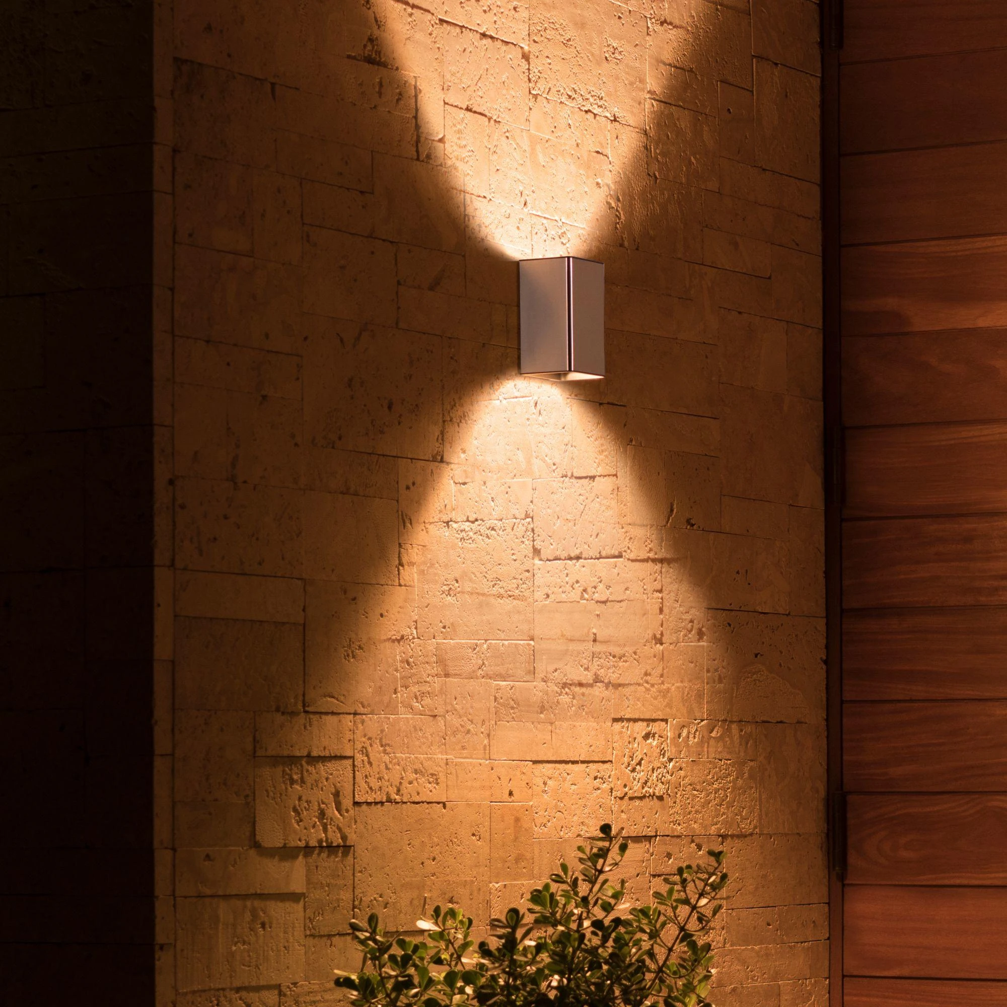 Philips Hue Sieninis lauko šviestuvas Resonate (Baltas ir spalvotas)