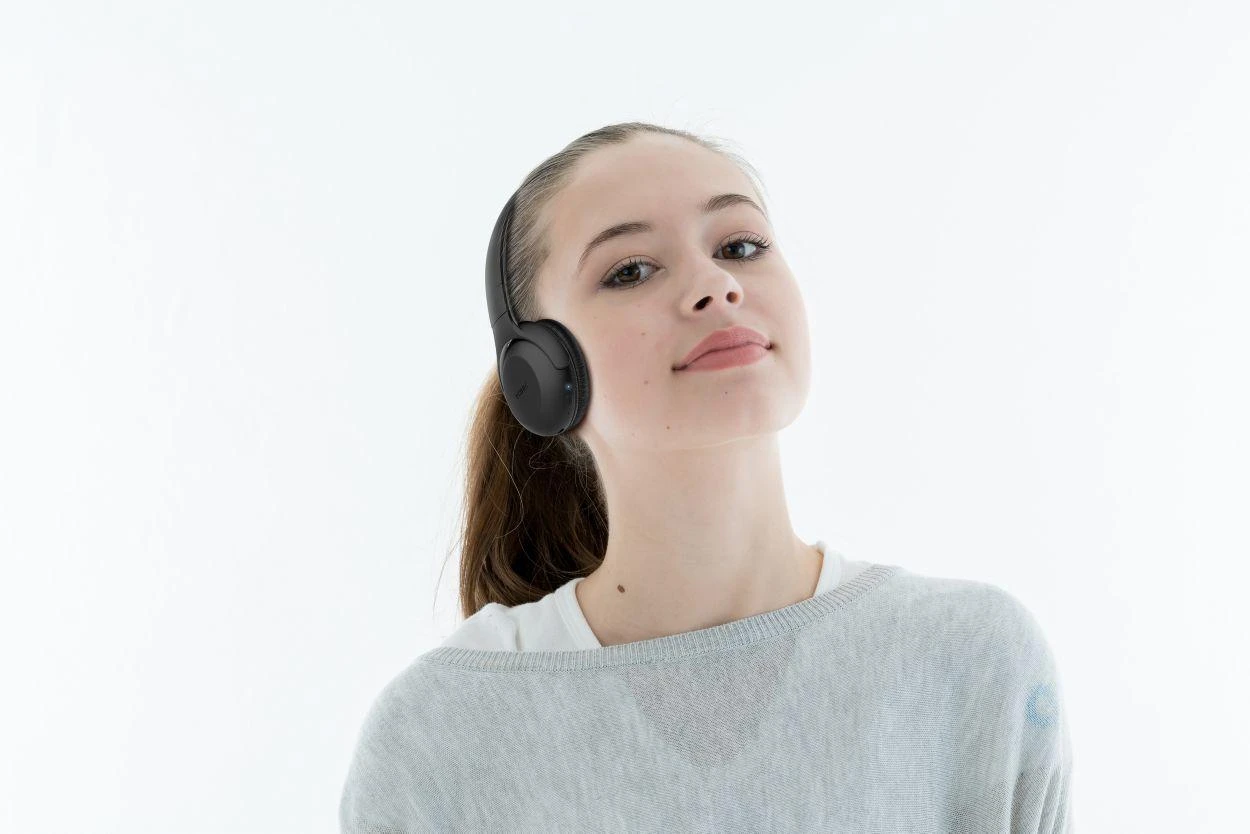 UpBeat Belaidės ausinės Philips TAUH202BK/00, Juodos