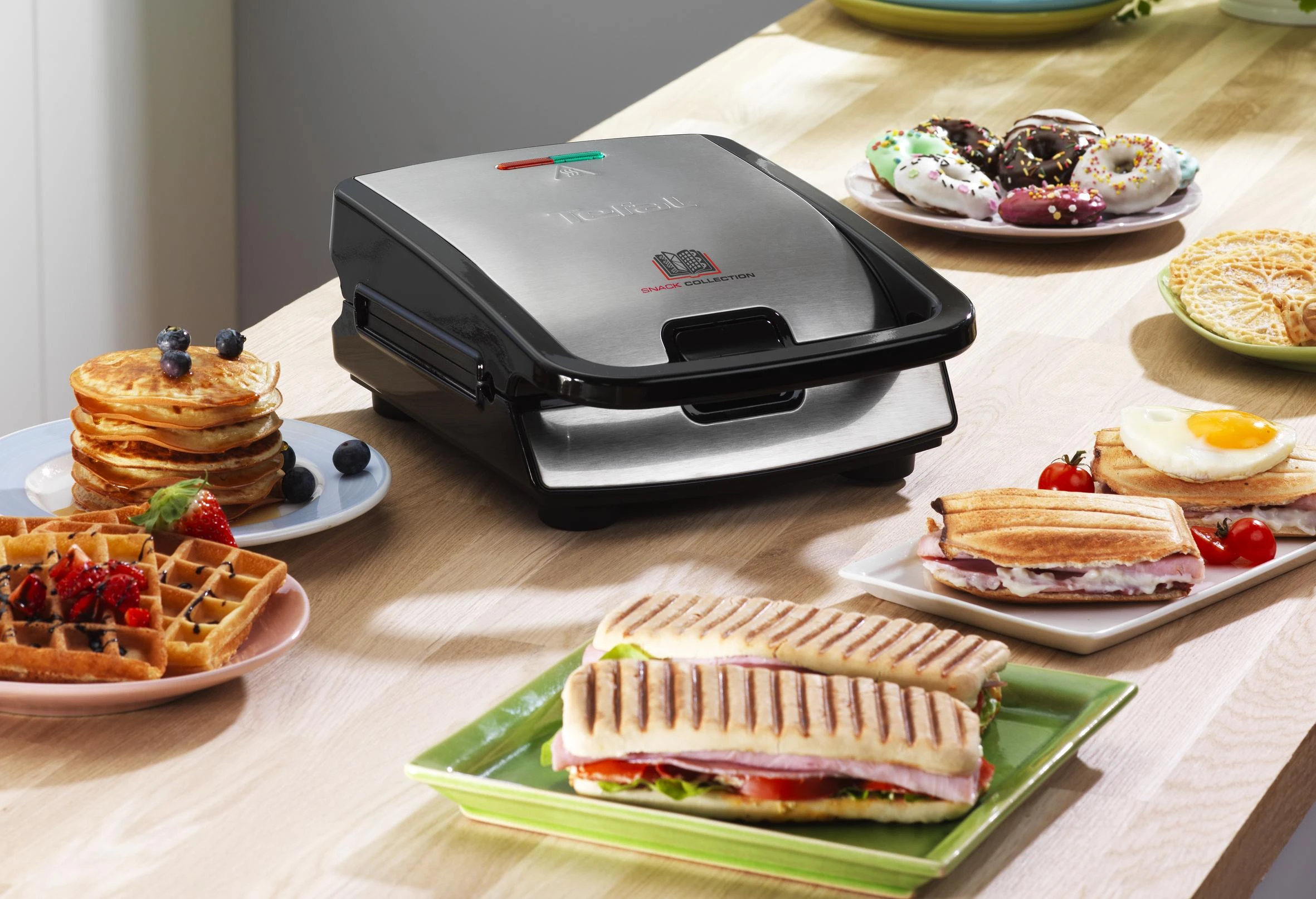 Sumuštinių ir vaflių keptuvė Tefal Snack Collection SW852D12, su 2 papildomomis plokštėmis