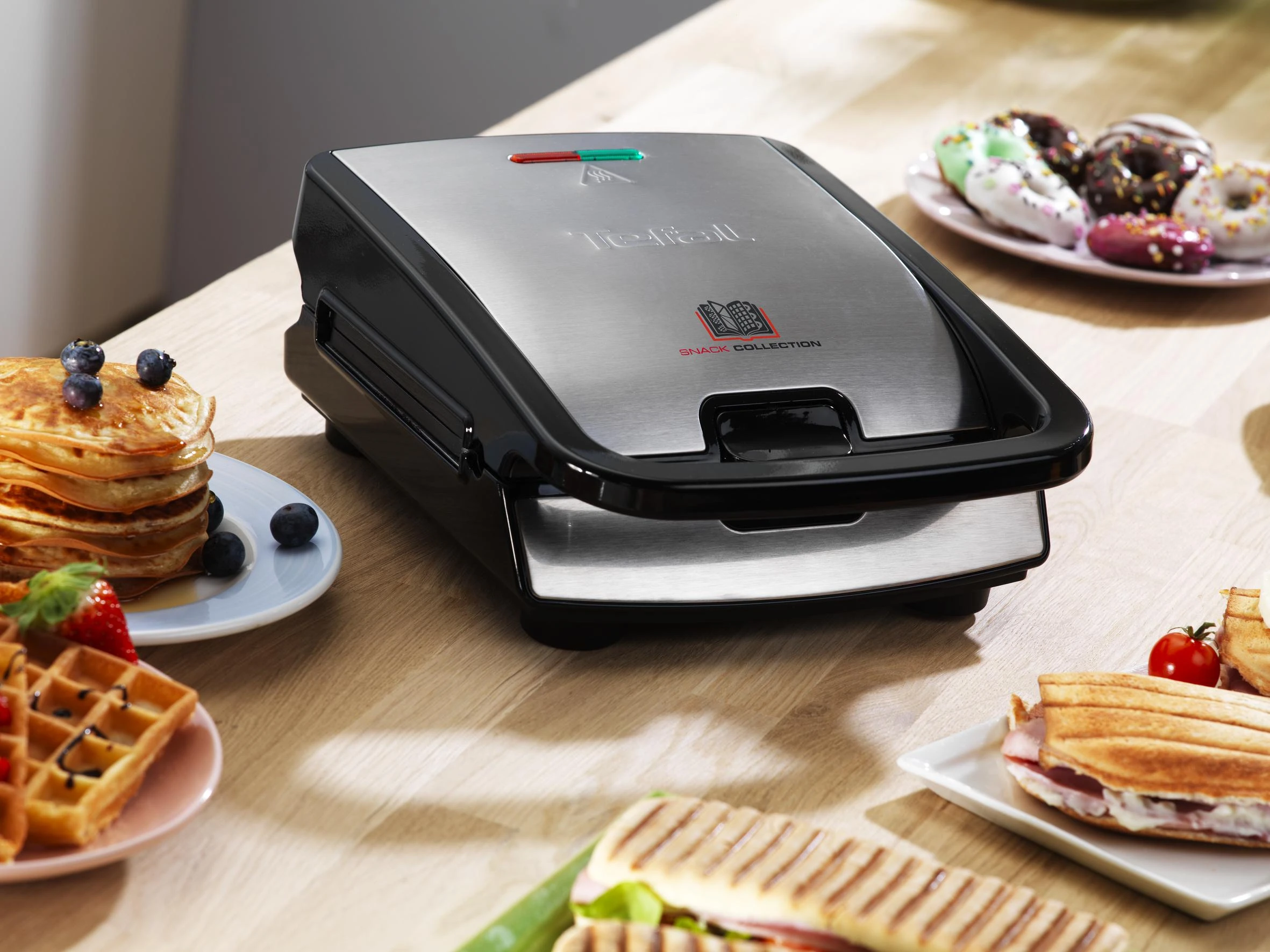 Sumuštinių ir vaflių keptuvė Tefal Snack Collection SW852D12, su 2 papildomomis plokštėmis