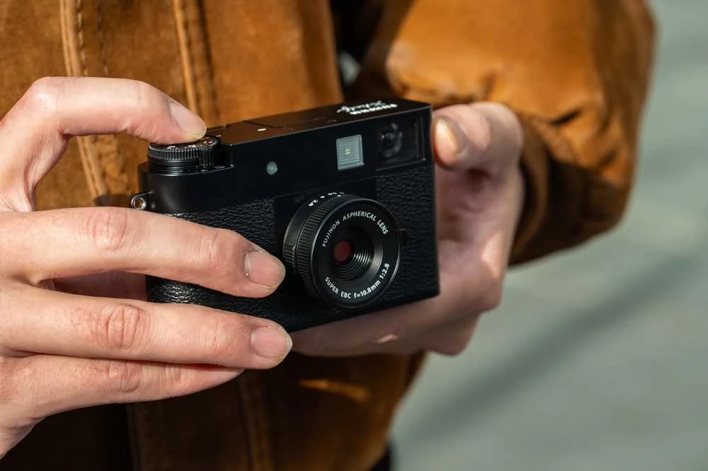 Fujifilm X half Juodas