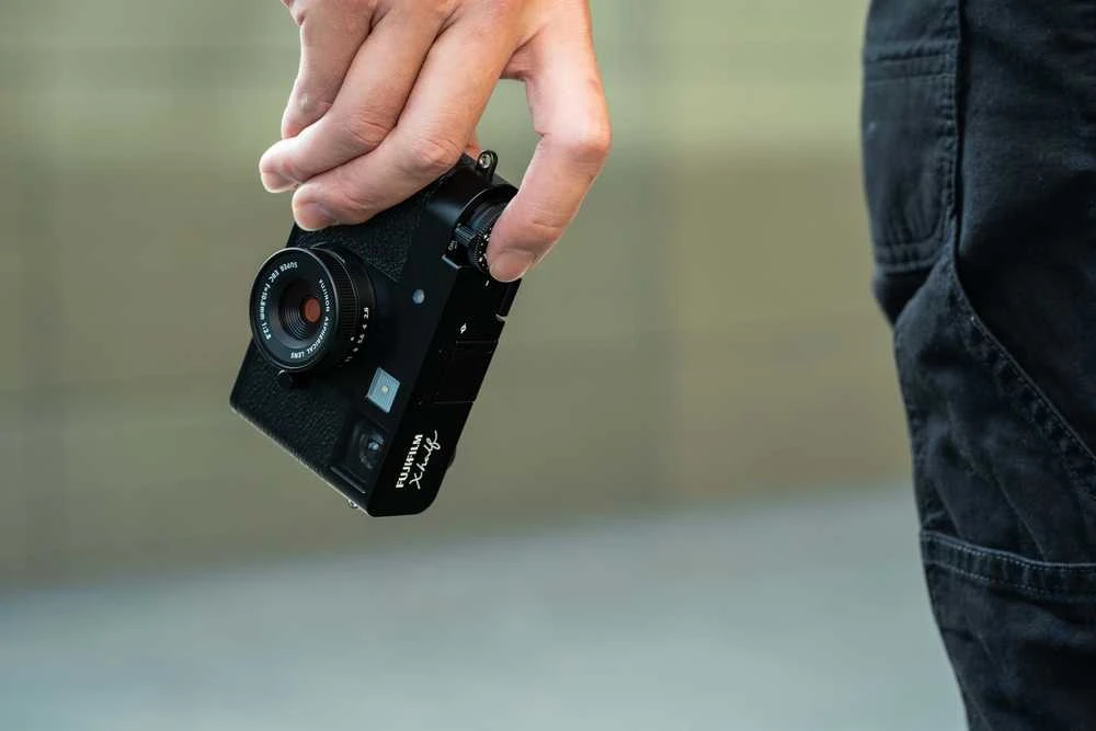 Fujifilm X half Juodas