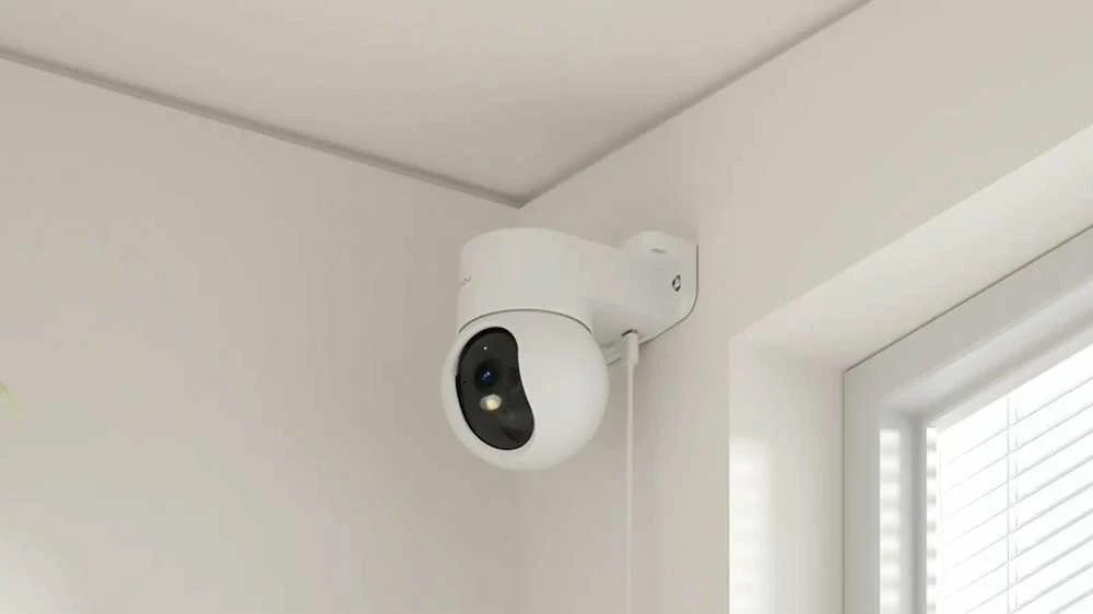 „Imou Ranger Mini“, 5MP belaidė IP kamera, 1/3 colio CMOS, 355 laipsnių panoraminis vaizdas ir 50 laipsnių pakreipimas, H.265/H.264, 20 kadrų per sekundę 1620 pikselių vaizdo kokybė, 3,6 mm fiksuotas objektyvas, naktinio matymo atstumas iki 10 m, „micro SD“ kortelė iki 512 GB, 8 kartų skaitmeninis priartinimas, 1x RJ45 jungtis, mikrofonas ir garsiakalbis.