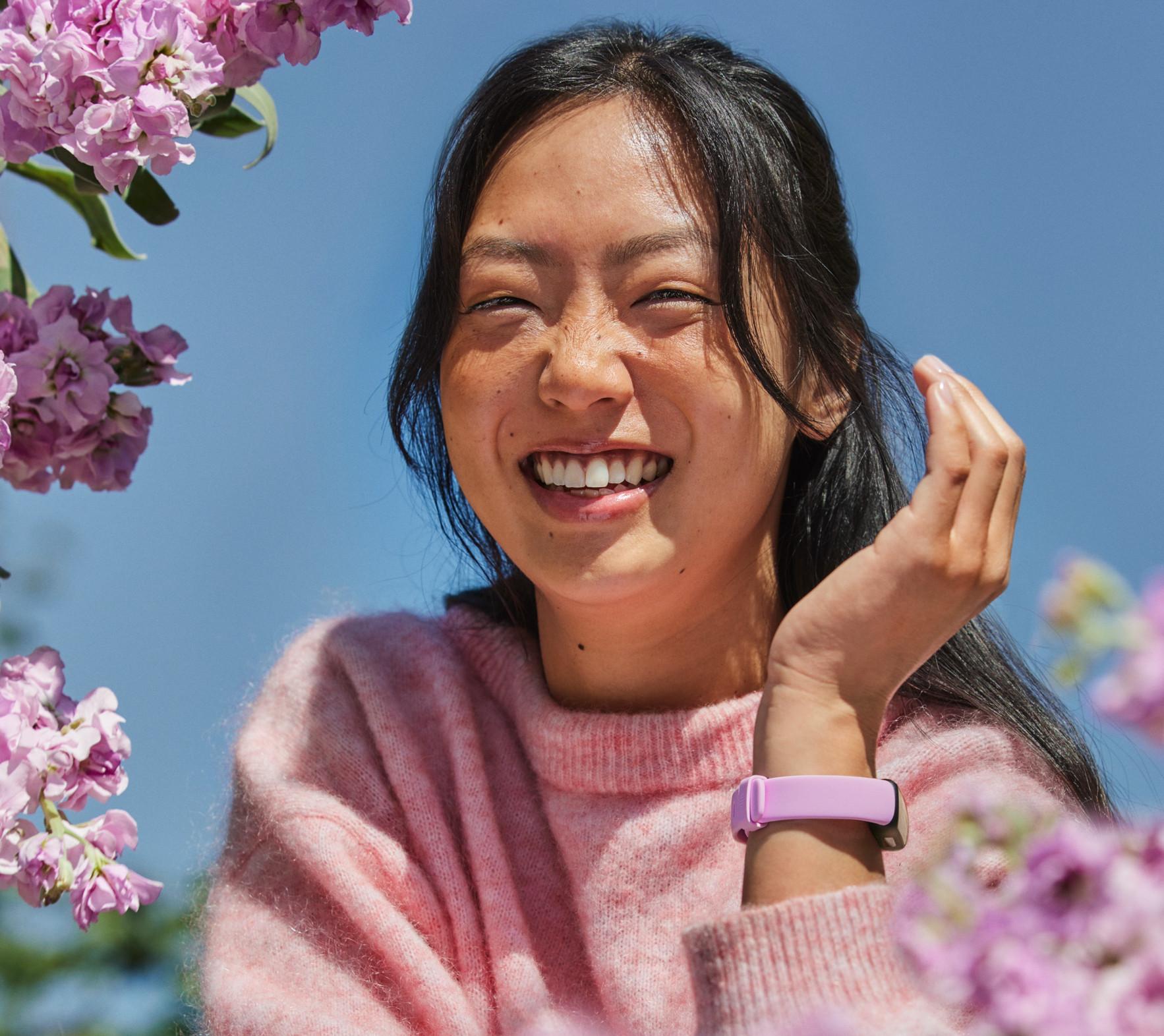 Išmanioji apyrankė Fitbit Inspire 3, Juodos spalvos korpusas su alyvinės spalvos dirželiu