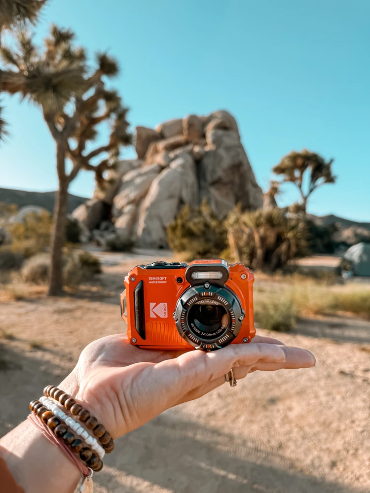 Kodak WPZ2 waterproof set raudona (karta 16GB + dodatkowa baterija)
