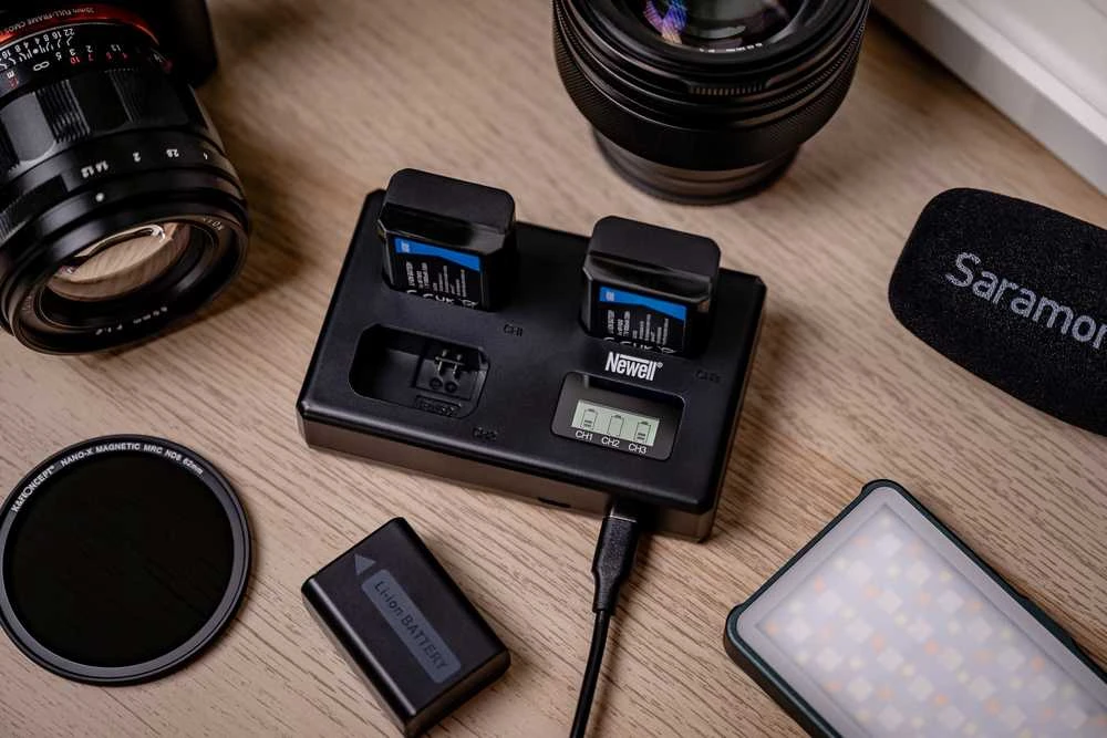 „Newell“ akumuliatorių įkroviklis TT-USB-C 3x Sony NP-FW50