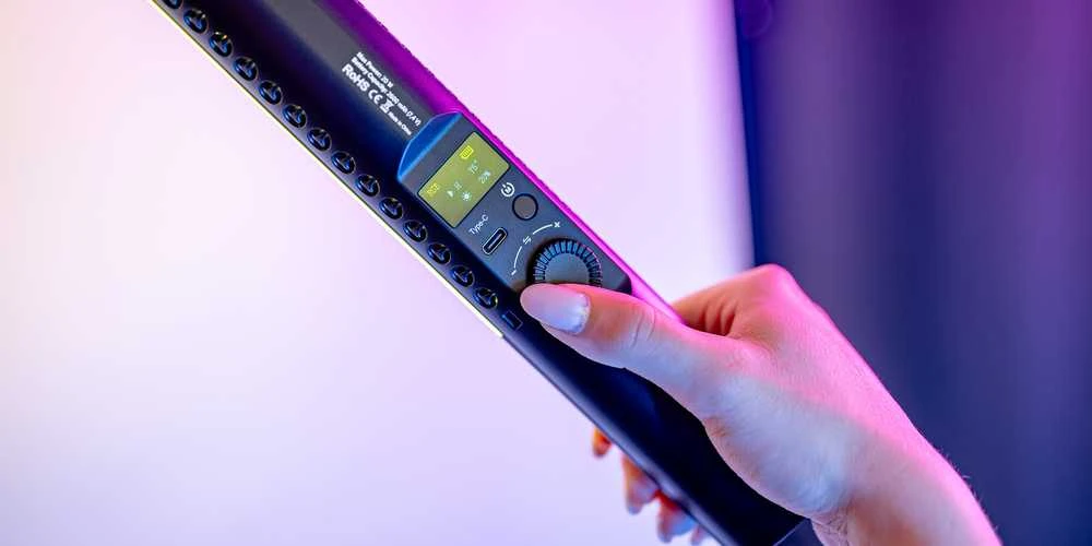 Apšvietimo įranga - Newell Kathi III RGB LED šviesa (2600 mAh, 1800-9000 K)