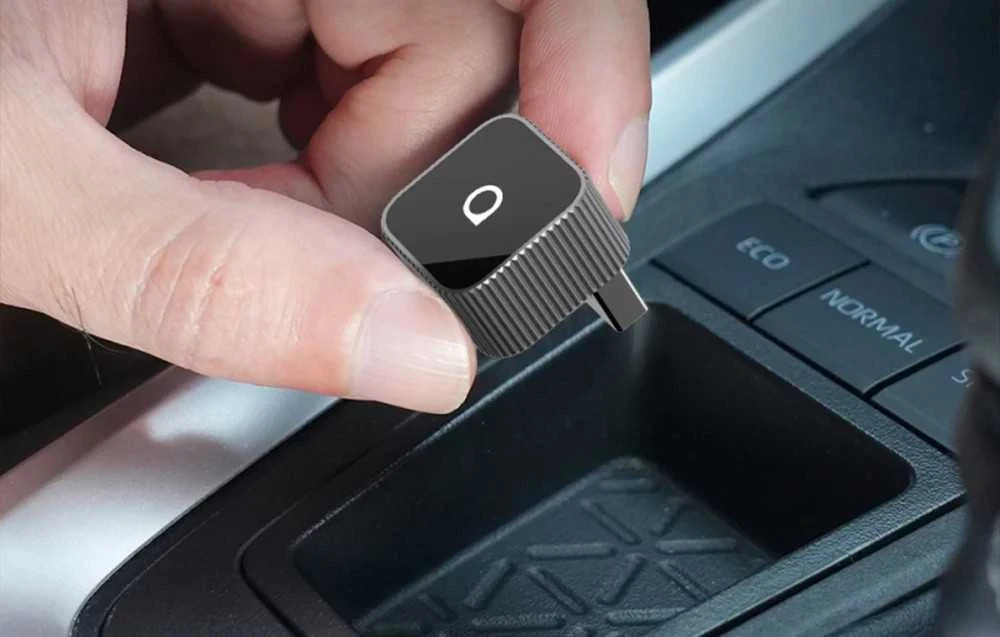 Ottocast adapteris su USB-C jungtimi rankoje