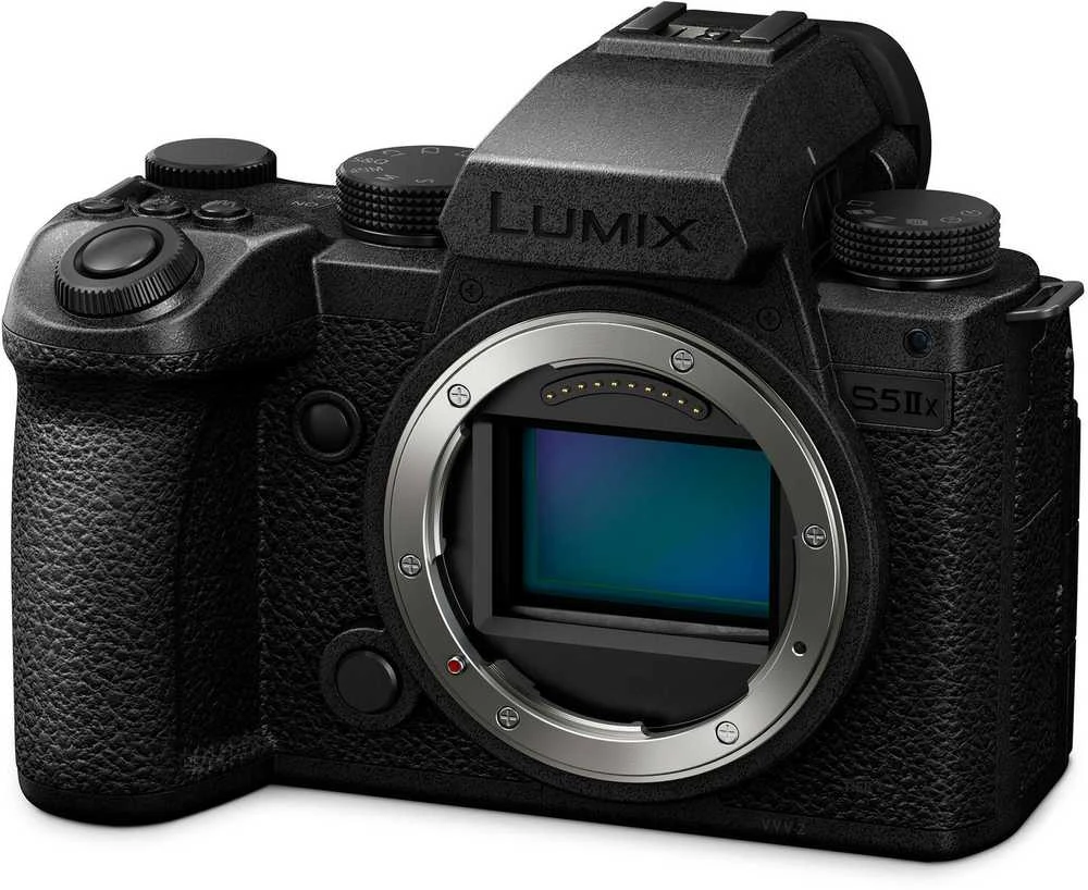 Panasonic Lumix DC-S5IIX + 24-105mm F4
