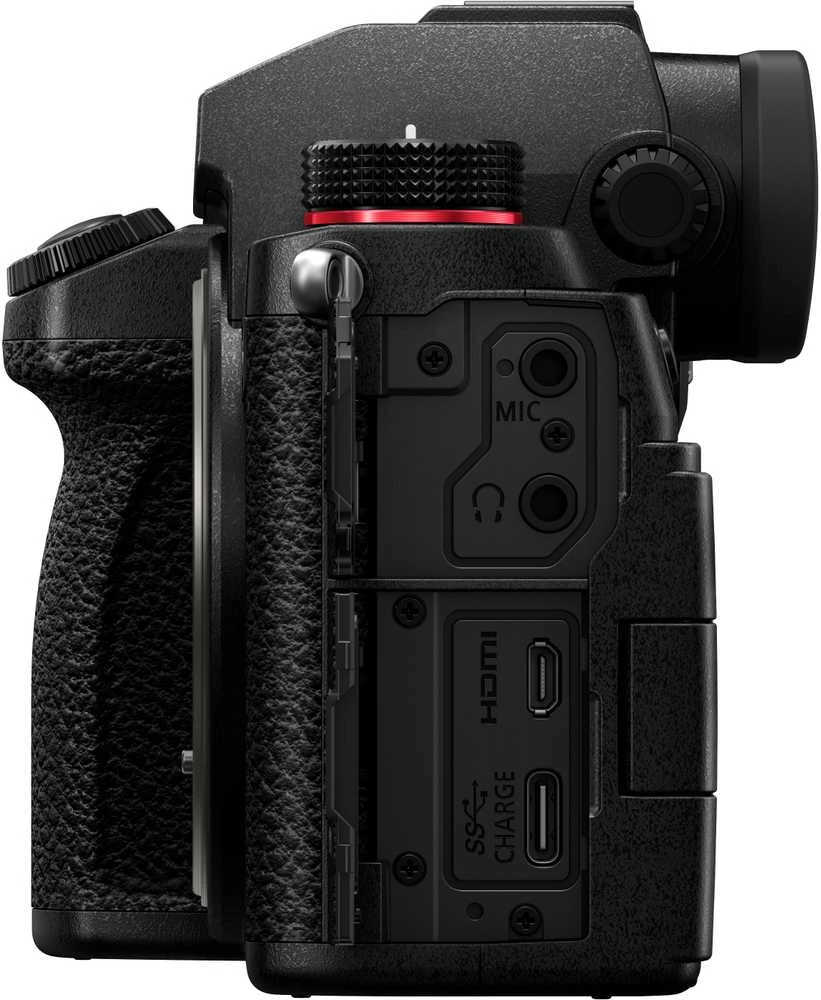 Panasonic Lumix S5D + 18-40mm