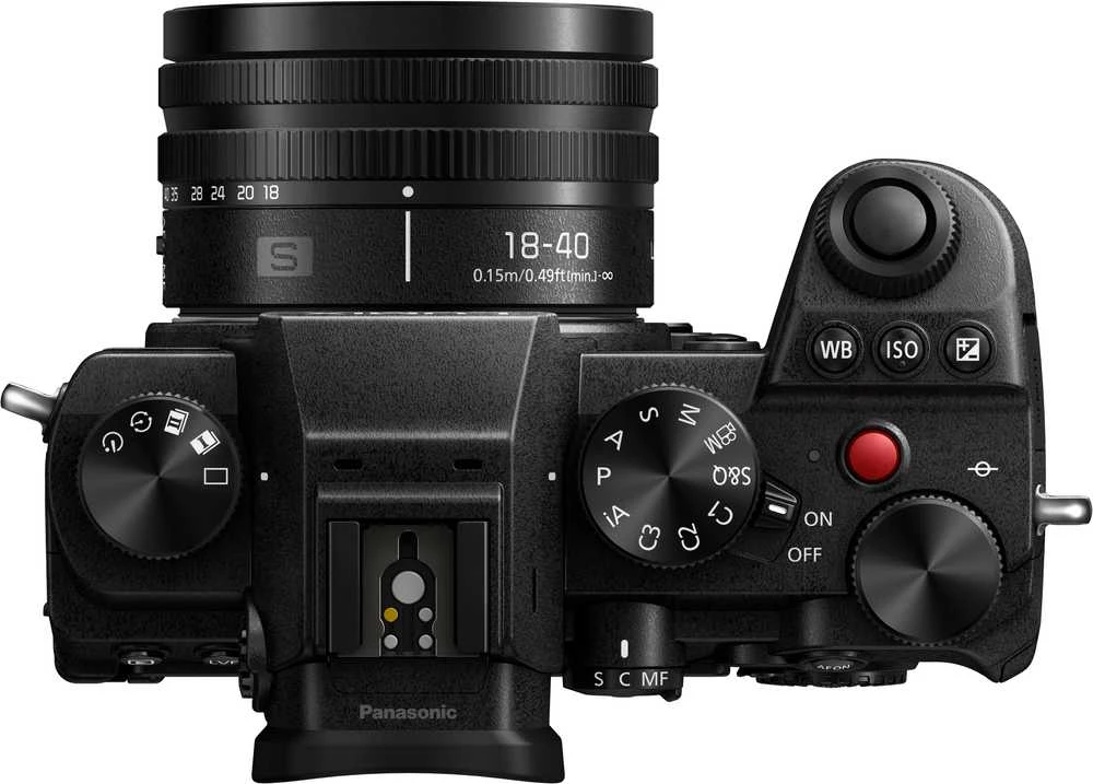 Panasonic Lumix S5D + 18-40mm