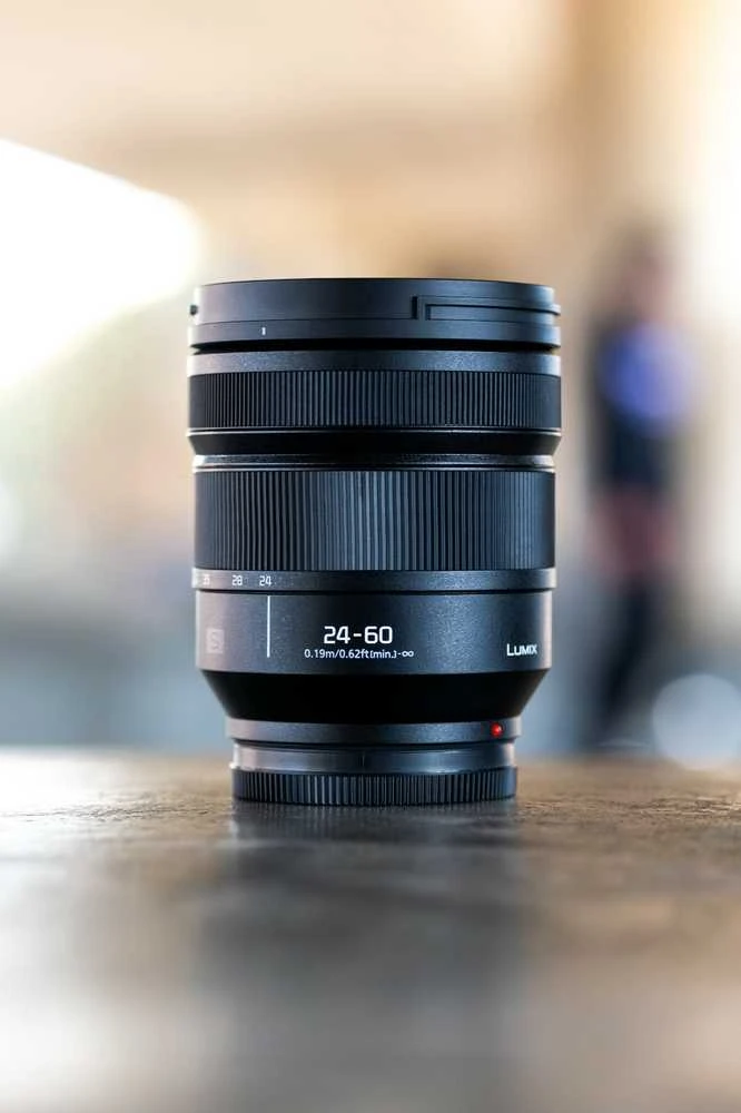 „Panasonic Lumix S 24-60mm f/2.8“ objektyvas