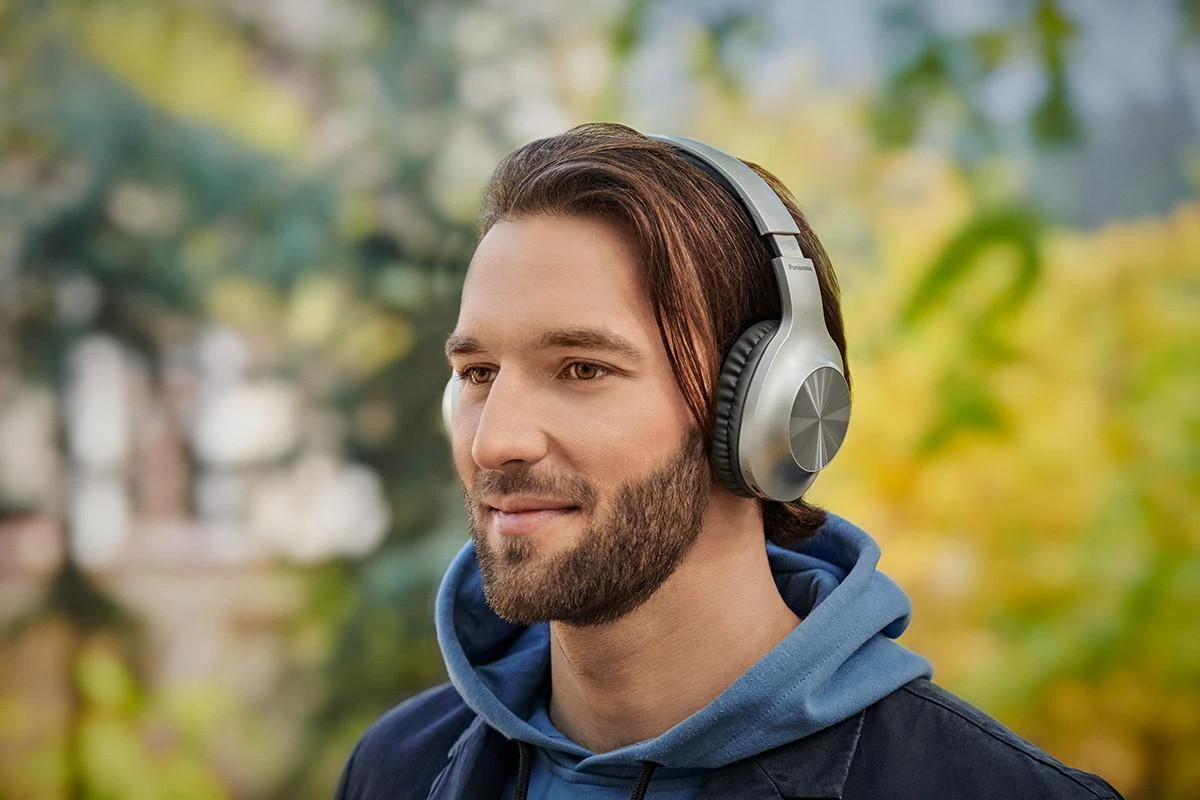 Panasonic RB-HX220BDES belaidės ausinės ant vyro