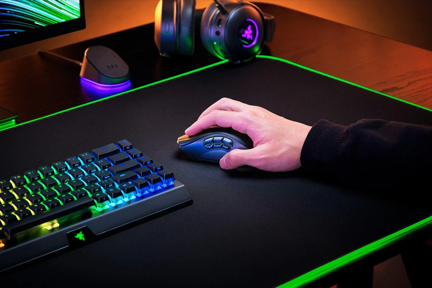 Razer | Naga V2 Pro | Pelė žaidimams | Wireless | 2.4GHz, Bluetooth | Juodas | Yes