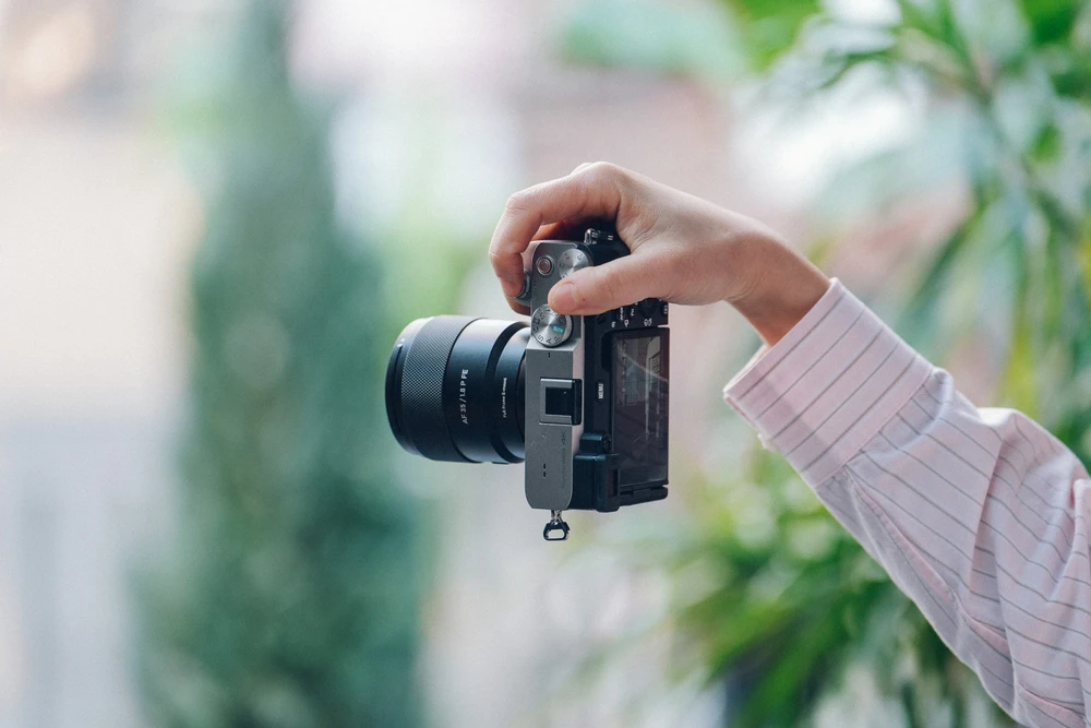 „Sony FE Samyang Samyang AF 35mm f/1.8 P“ objektyvas (viso kadro ir APS-C)