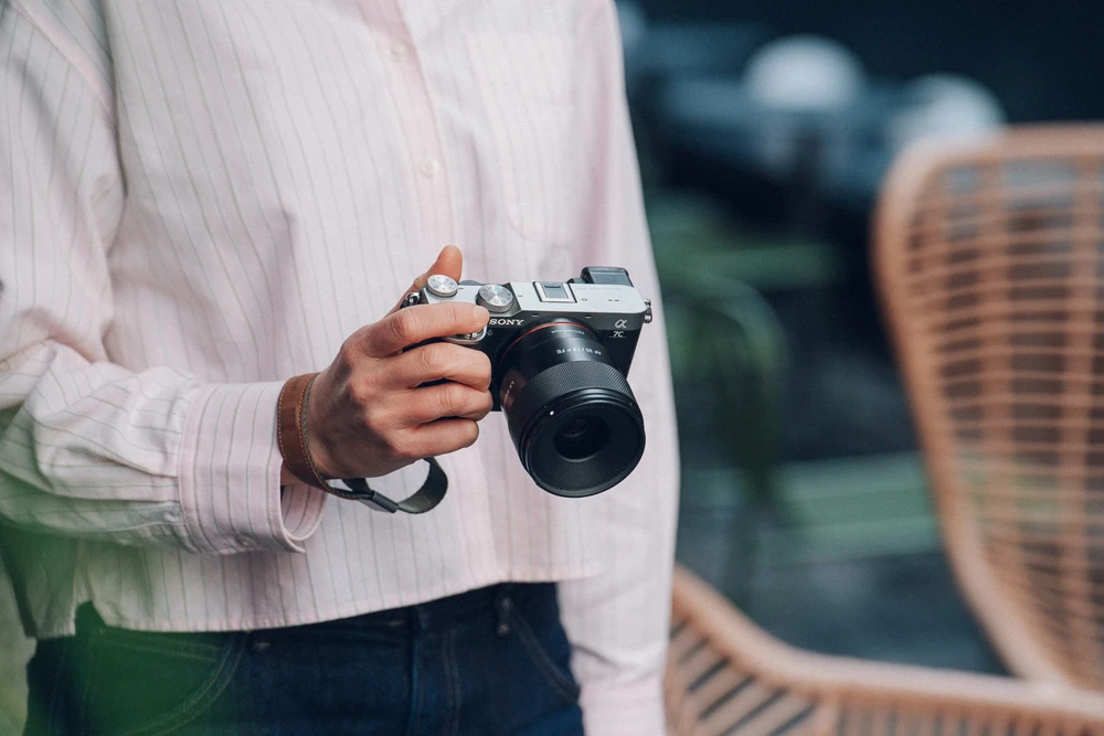 „Sony FE Samyang Samyang AF 35mm f/1.8 P“ objektyvas (viso kadro ir APS-C)