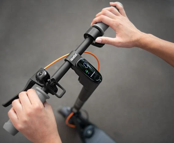 Segway Ninebot eKickscooter F40E, Juodas