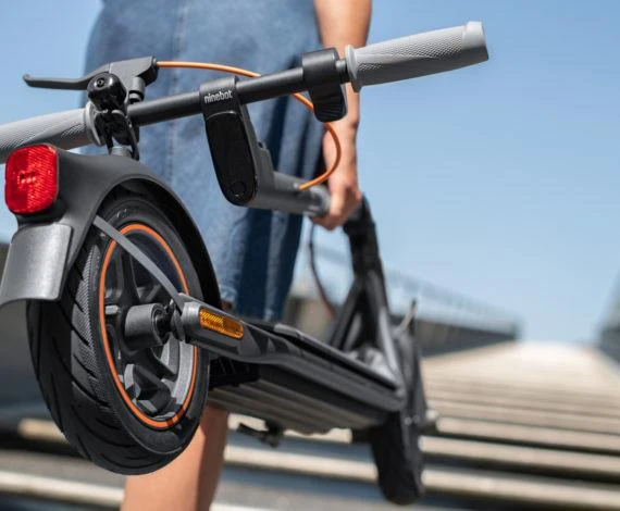 Segway Ninebot eKickscooter F40E, Juodas