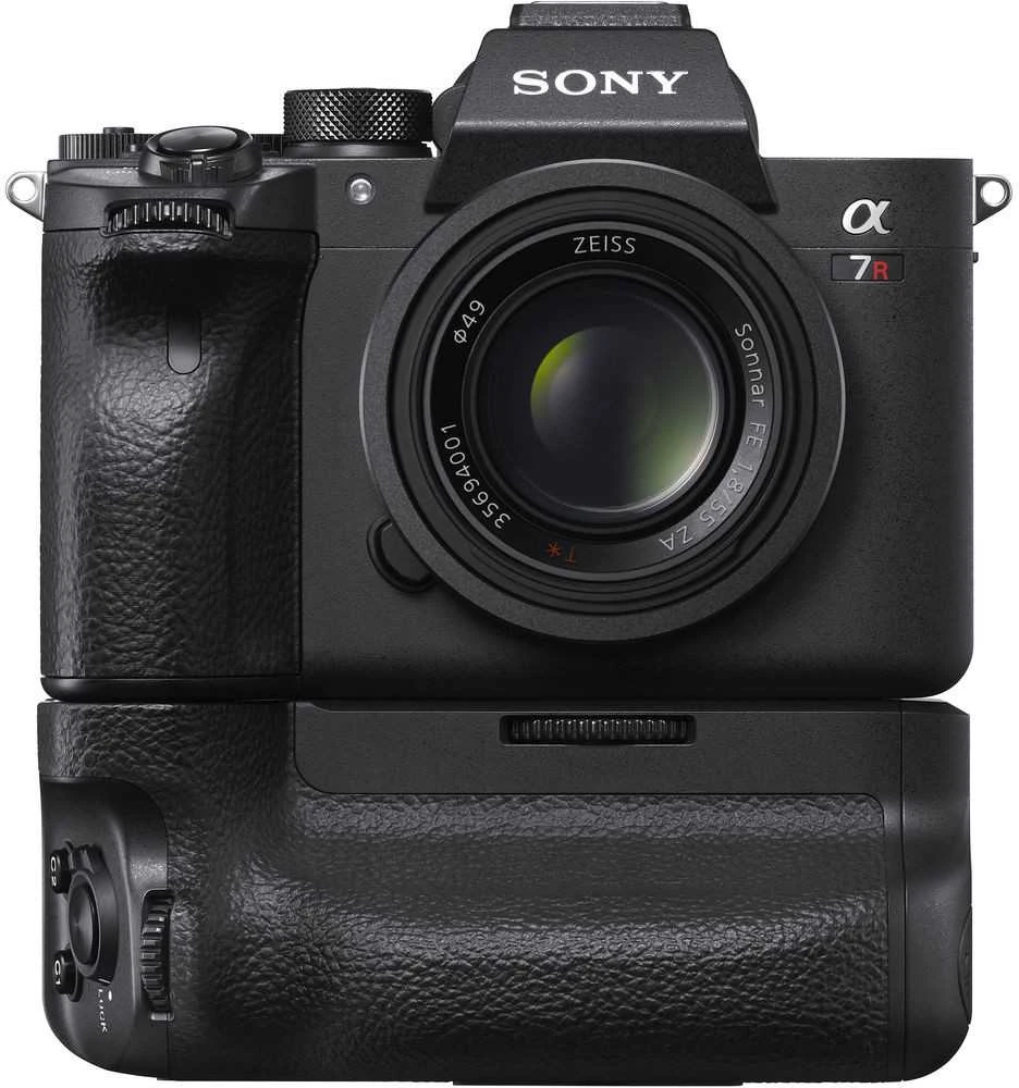 Sony VG-C4EM baterijų laikiklis pritvirtintas prie fotoaparato