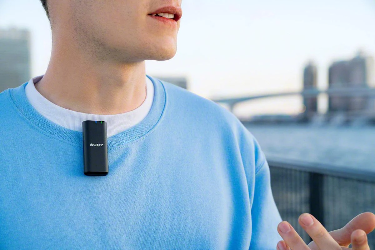 Sony | Belaidis Bluetooth mikrofonas | ECM-W2BT | Visakryptis; Aiškus skaitmeninis perdavimas be laidų; Aukštos kokybės garso perdavimas iš mikrofono į imtuvą; 9 valandų baterijos veikimo laikas; Stabilus, nepertraukiamas garso įrašymas; Apsaugos priemonės, skirtos užkirsti kelią įrašymo gedimams; Produkto paveikslėlyje parodytas 3,5 mm stereo mini lizdas siųstuvo viršuje. Išplečiamumas naudojant 3,5 mm stereo mini lizdą