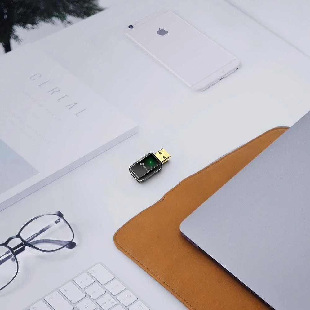 TP-LINK AC600 WiFi adapteris su šviečiančiu indikatoriumi