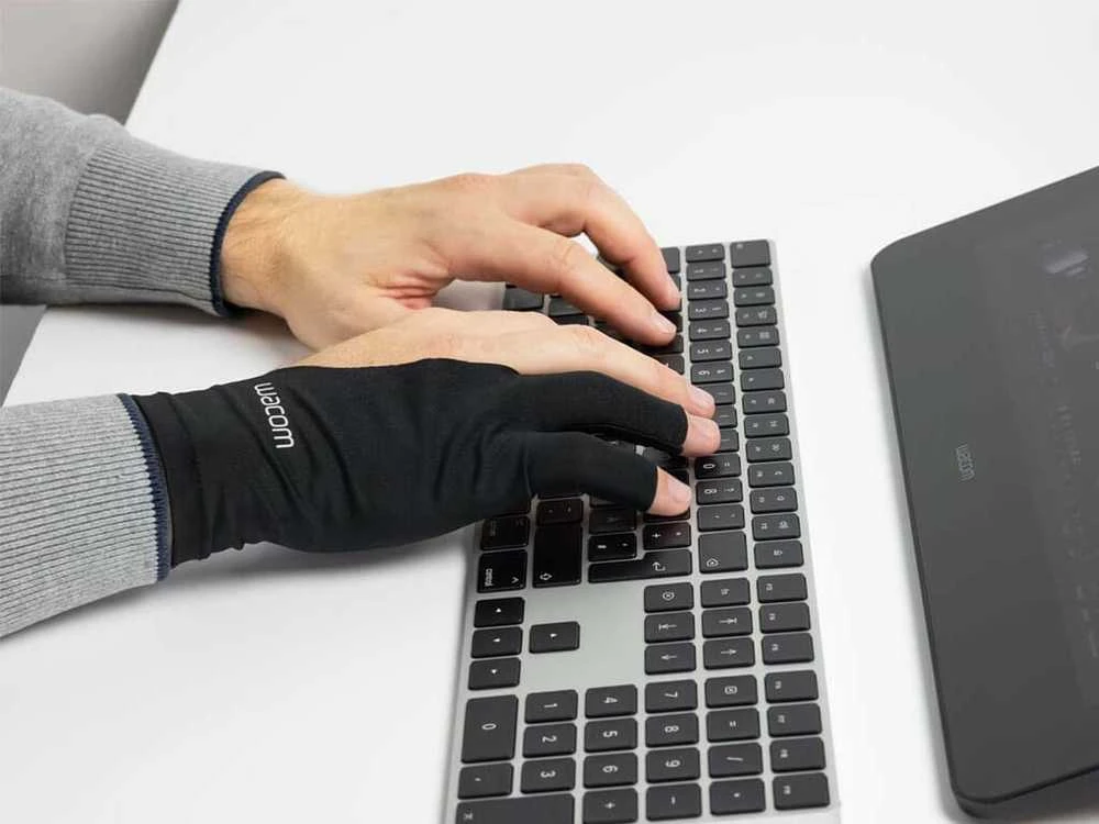 „Wacom“ menininko piešimo pirštinė (ACK4472501Z)