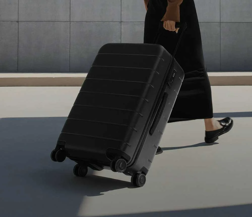 Kelioninis lagaminas Xiaomi Classic Pro 24" (Aukštis: 66.5 cm x Plotis: 43.3 cm x Gylis: 27.5 cm), Juodos spalvos