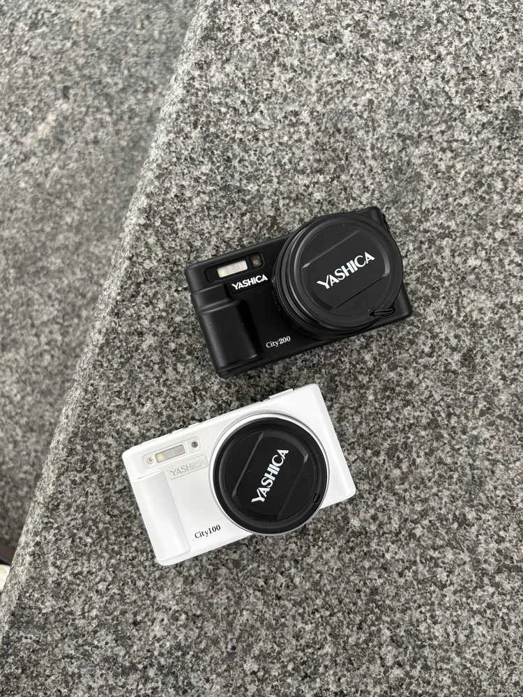 YASHICA City 200 Baltas