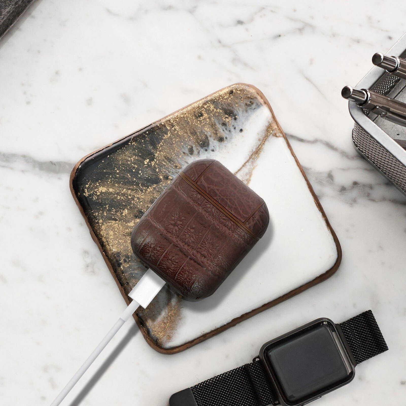 Dėklas Devia Devia Lux Series Eco Leather Look magnetinis karabinas, skirtas Apple AirPods 1st Generation ausinėms
