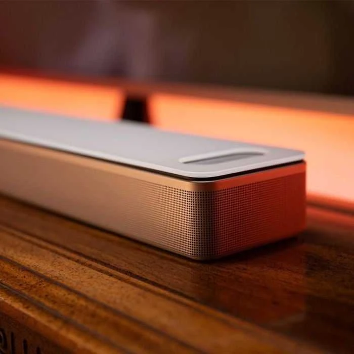 Namų kino sistema Bose Smart Ultra Soundbar, baltos spalvos