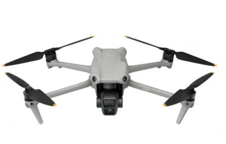 Dronas DJI Air 3 Fly More Combo su DJI RC-N2 valdymo pultu